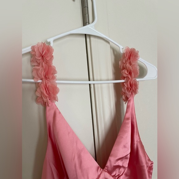 Hello Molly PARTIES IN SPRING SATIN MAXI DRESS PINK - Picture 4 of 6